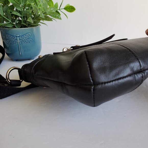 EUC Coach Daisy Leather Swingpack in Black (F49425) - Picture 7 of 15